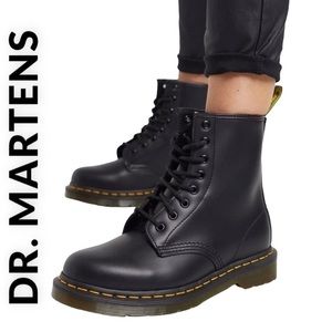 DOC MARTENS SIZE 5 BLACK SMOOTH LEATHER COMBAT BOOTS 8 EYELET WOMENS